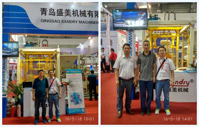 今年会官网登录入口与客户合影